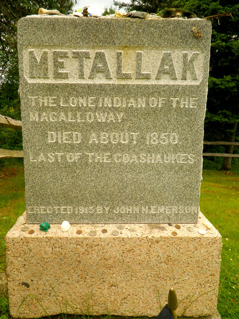 Metallak's grave and items left by people paying respect